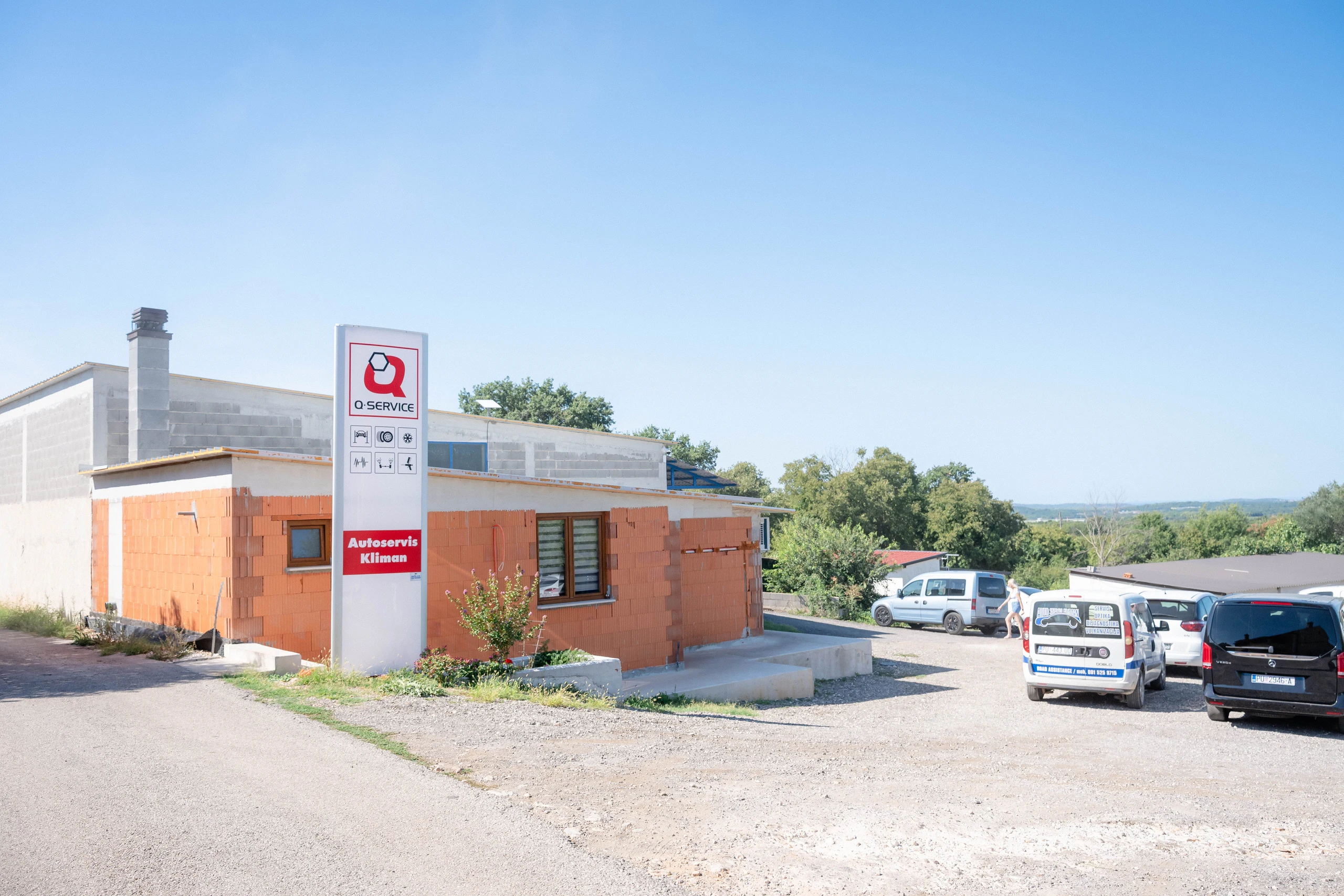 Q SERVICE oznaka na lokaciji Autoservisa Kliman